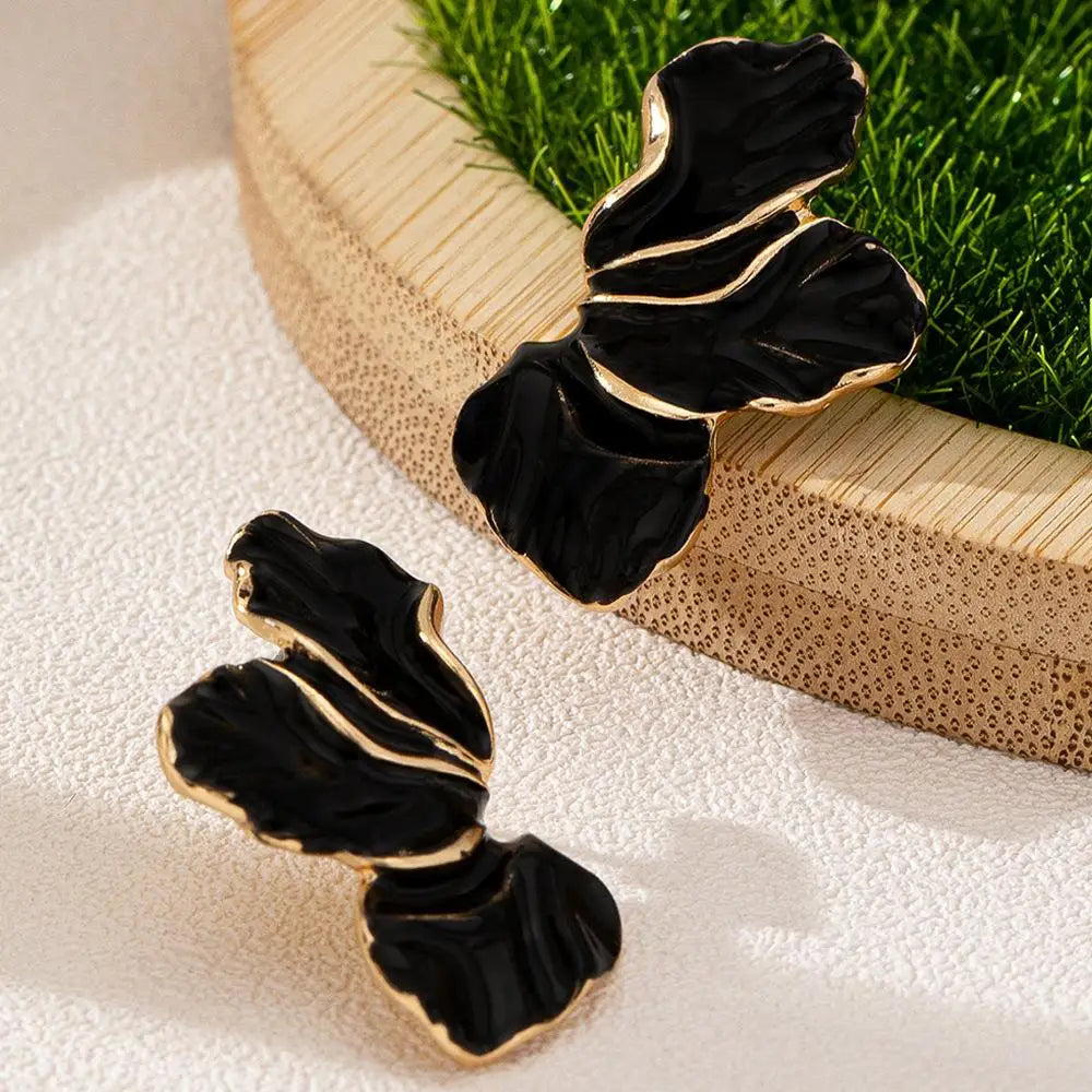 Contour Floral Stud Earring