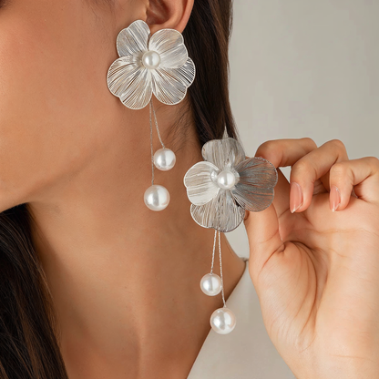 Contour Orchid Pearl Earrings